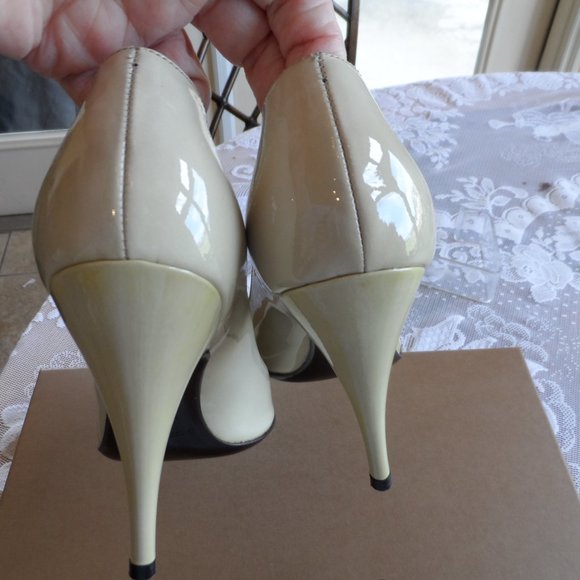 New Burberry Light Green Patent Leather Heeled Pumps Size 36.5 M - Picture 10 of 15